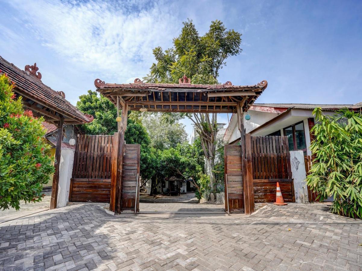 Oyo 3710 Izzi Hotel Lamongan Bagian luar foto