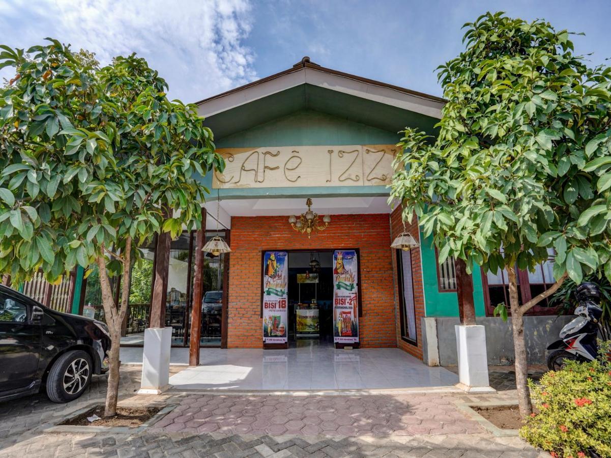 Oyo 3710 Izzi Hotel Lamongan Bagian luar foto