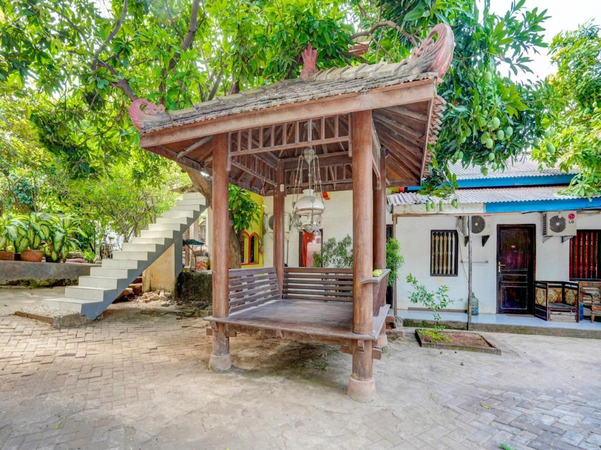 Oyo 3710 Izzi Hotel Lamongan Bagian luar foto