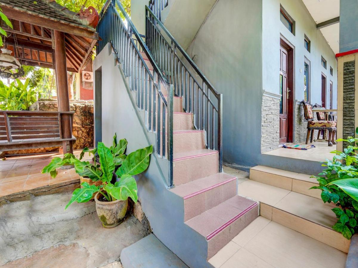 Oyo 3710 Izzi Hotel Lamongan Bagian luar foto