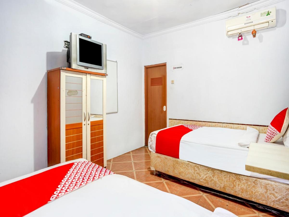 Oyo 3710 Izzi Hotel Lamongan Bagian luar foto