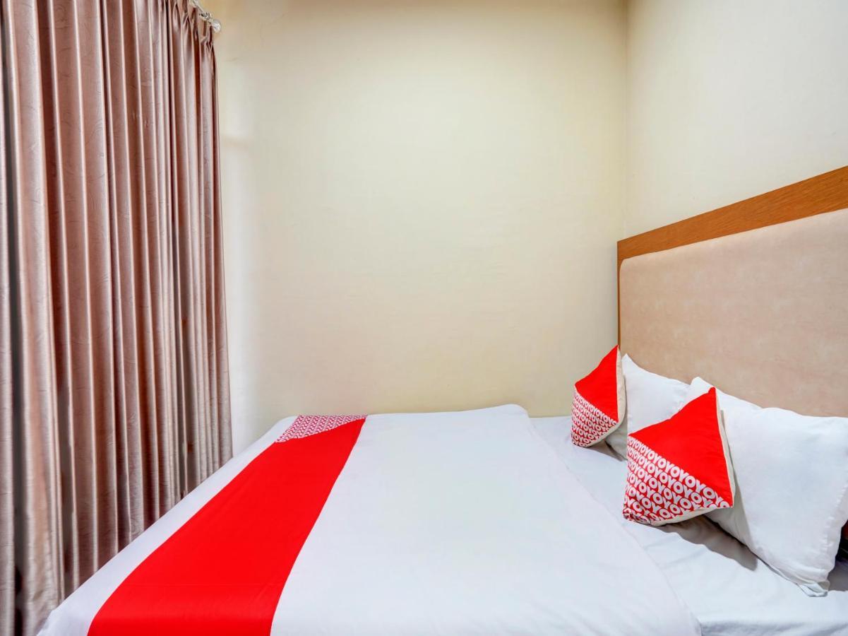 Oyo 3710 Izzi Hotel Lamongan Bagian luar foto